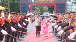 Tarian Sekapur Sirih Hingga Pedang Pora Sambut Kedatangan Irjen Pol Viktor T. Sihombing Di Mapolda Babel