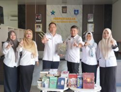 Tingkatkan Budaya Membaca, Sekretariat DPRD Babel Hibahkan Ratusan Buku ke Perpusda