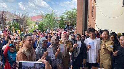 Wabup Debby Salurkan Bantuan Modal Usaha kepada 430 Pelaku UMKM di Basel