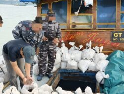 Tim Trisula Lanal Babel Gagalkan Penyelundupan 7 Ton Pasir Timah di Perairan Bangka Selatan