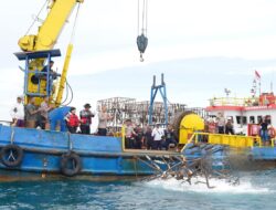 Jaga Kelestarian Alam, Ditlantas Polda Babel Lepas Rumpon Hingga Tanam Pohon Di Kawasan Pantai Rebo