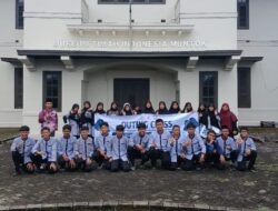 Kenali Sejarah Pertimahan, Siswa SMP Islam SMART Antusias Kunjungi MTI Mentok