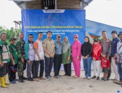 Perkuat Semangat GNPIP: BI Babel Panen Cabai Bersama Poktan Pelita Bumi Raya di Belitung Timur