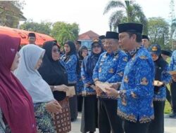 HUT Korpri, Bupati Algafry Serahkan Penghargaan kepada ASN Lama Mengabdi 