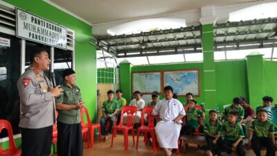 Kapolda Babel Bersama Ketua Bhayangkari Sambangi Panti Jompo dan Panti Asuhan di Pangkalpinang