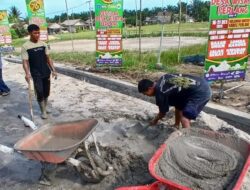 Warga Desa Perlang Kompak Semen Bahu Jalan, Jaga Aset Pemda Bangka Tengah dari Kerusakan
