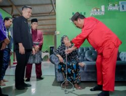 Peduli Lansia, Pemkot Pangkalpinang Serahkan Alat Bantu Mobilitas