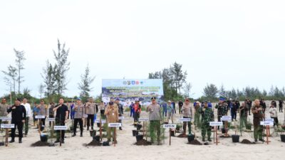 Polda Babel Rehabilitasi Lahan Eks Tambang, Tanam Ribuan Pohon di Air Anyir
