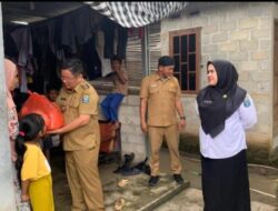 Pemkab Bangka Tengah Salurkan Bantuan untuk Warga Terdampak Banjir Rob di Kecamatan Koba