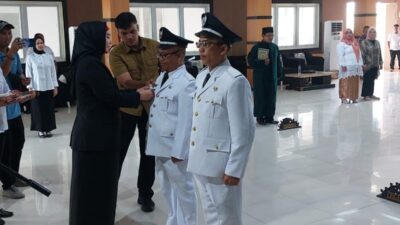 Lantik 2 Pj Kades, Wabup Debby: Jadilah Pelayan Rakyat dan Jaga Kondusivitas Desa