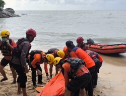 Tim SAR Gabungan Temukan Jasad Remaja Tenggelam di Pantai Teluk Uber