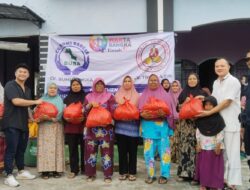 Peringati Isra Mi’raj, CV Bumi Bangka dan CV Trisula Tin Didampingi PT Timah Salurkan 250 Paket Sembako untuk Warga Batu Belubang