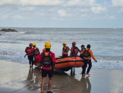 Terseret Ombak di Pantai Teluk Uber, Tim SAR Gabungan Lakukan Pencarian Intensif terhadap Aditya