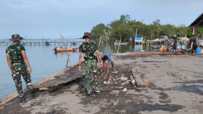 Semangat TMMD ke-127, TNI Bersama Masyarakat Desa Penutuk Bergerak Jaga Lingkungan Lewat Karya Bakti