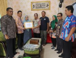 ASN Peduli Babel Salurkan Donasi untuk Keluarga Almarhum Raju, Pj Sekda Fery Serahkan Langsung Tali Asih