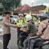 Ramadan Penuh Makna, Kapolresta Pangkalpinang Turun ke Jalan Bagikan Takjil dan Gaungkan Tertib Berlalu Lintas