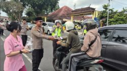 Ramadan Penuh Makna, Kapolresta Pangkalpinang Turun ke Jalan Bagikan Takjil dan Gaungkan Tertib Berlalu Lintas