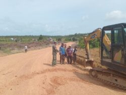 Satgas TMMD ke-127 Kodim 0432/Basel Kebut Pembangunan Siring Jalan di Desa Penutuk