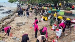 Polres Basel bersama Lintas Instansi Kompak Gelar Aksi Bersih Nasional, Pantai Nek Aji Toboali Jadi Sasaran